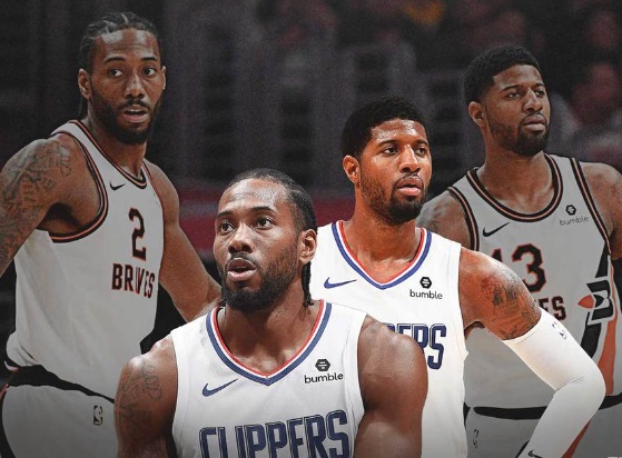 西亚卡姆和杰克逊半场均得分上双，二人合砍27分（西亚卡姆与杰克逊半场双双得分上双，共取27分）