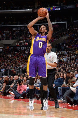 哈维·阿隆索的皇马困境：教练权威与球星共存的艺术（哈维·阿隆索在皇马的两难：平衡主帅威信与球星共处）