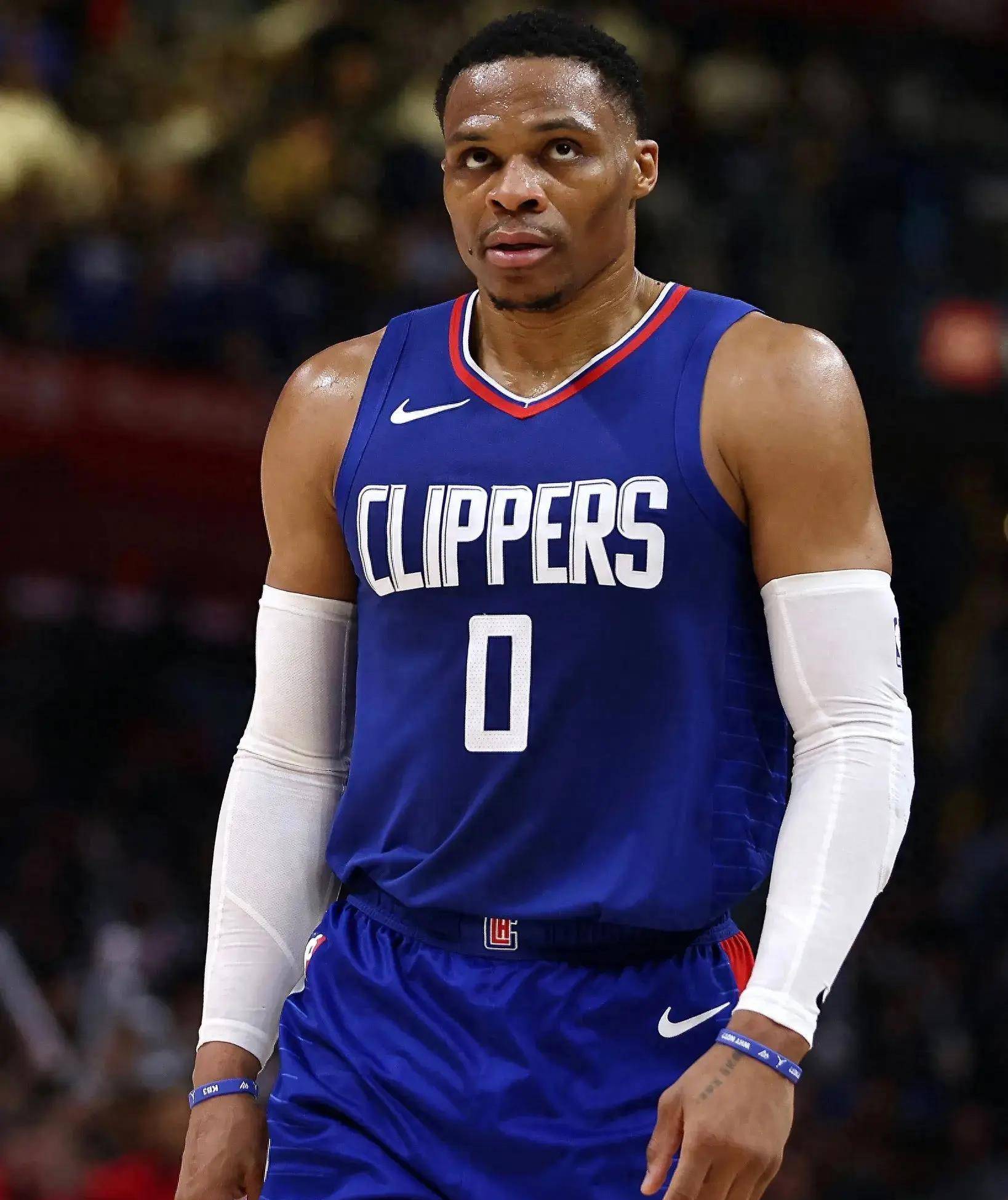 出战4场完成3场零封+两度扑点，迈尼昂当选米兰11月最佳球员（4战3零封两度扑点，迈尼昂荣膺米兰11月最佳球员）