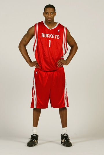 粤港澳逾300名青少年空手道选手同台竞技（粤港澳三地300多名青少年空手道选手同场角逐）