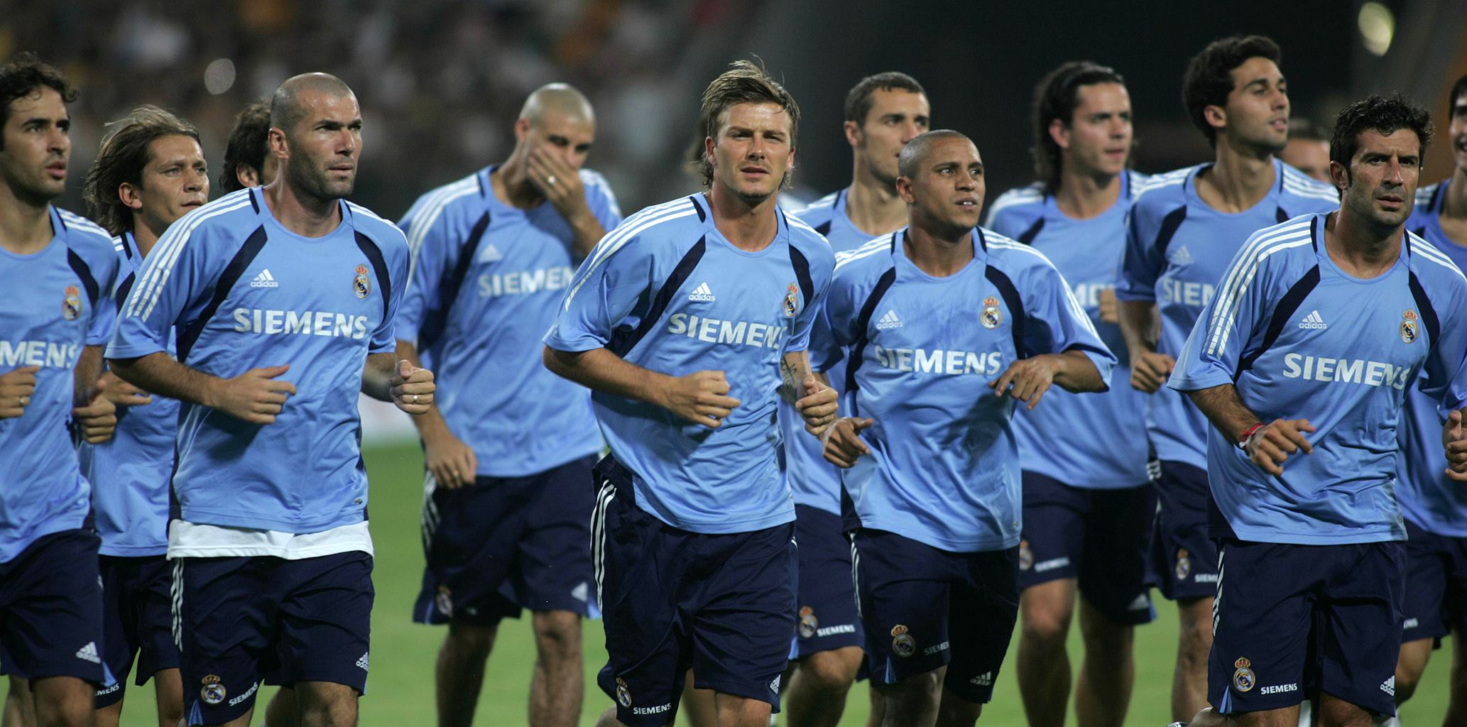 足球报：浙江队花4亿是谣言；韦世豪、李磊先后来做康复（《足球报》辟谣：浙江队花4亿不实，韦世豪、李磊相继接受康复）