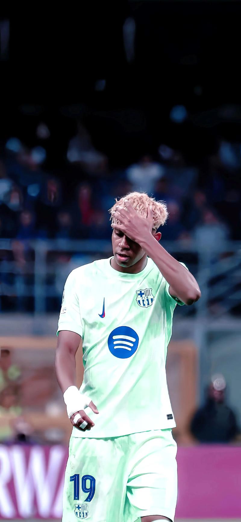 皇马本泽马梅开二度助球队取胜（本泽马双响助皇马全取三分）