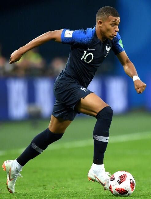 记者：拜仁和于帕进行深入谈判，他们预计球员最终会完成续约（记者：拜仁与于帕续约谈判深入，预计最终达成一致）