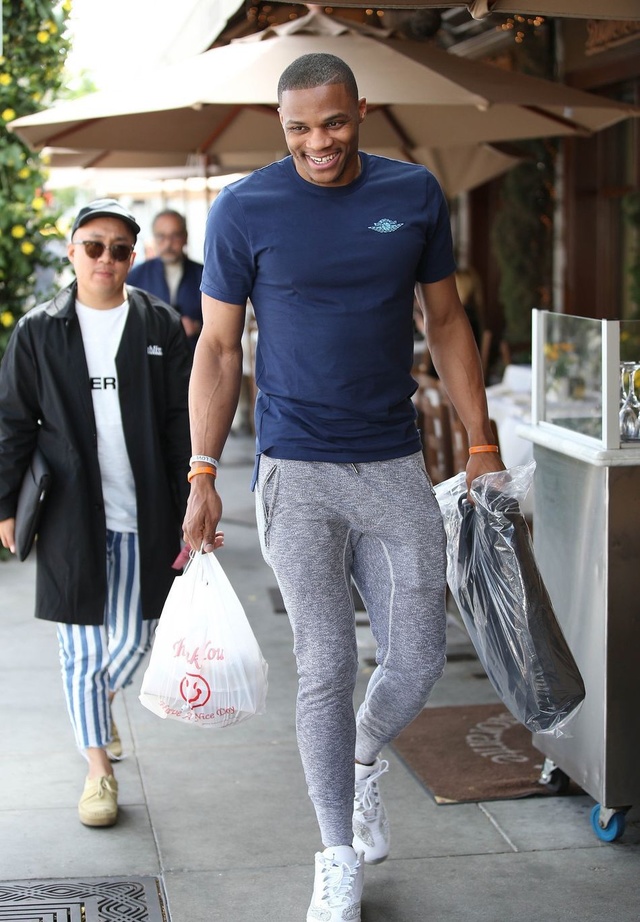 老佛爷：特瓦斯的薪水是英超主席的六倍，现在是时候清算他了（老佛爷：特瓦斯薪资是英超主席的6倍，清算他的时刻到了）