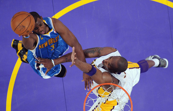 中超赛场争议判罚：VAR判罚引发讨论,（中超判罚风波：VAR介入引发热议）