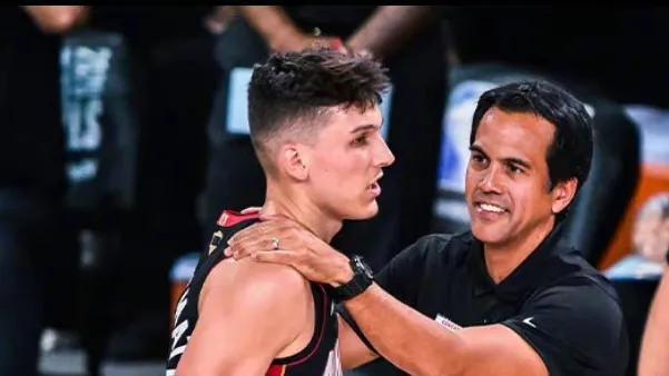 马卡：皇马未展现稳定状态，阿隆索国际比赛日有很多工作要做（马卡报：皇马状态不稳，国际比赛日期间阿隆索工作繁重）