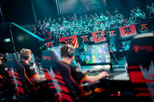 逐渐形成自 逐渐形成自